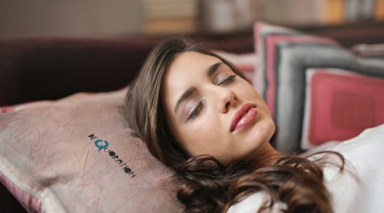 sleeping woman - learning languages while sleeping