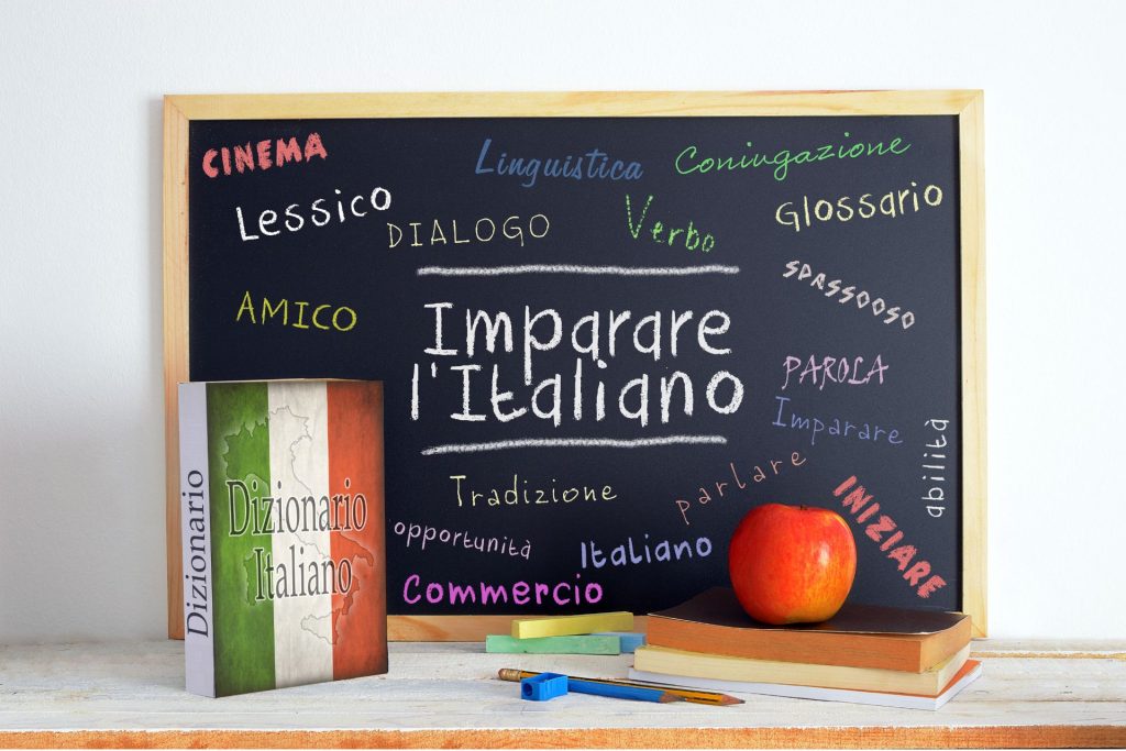 tablica kredowa z włoskimi słowami 